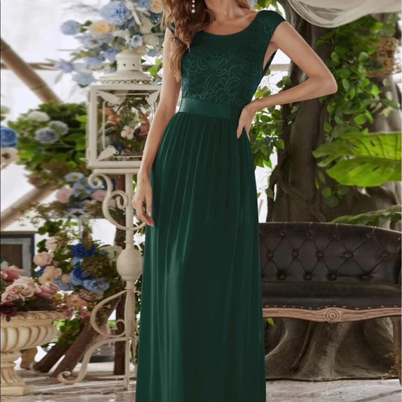 Formal gown with lace top - Picture 2 of 7